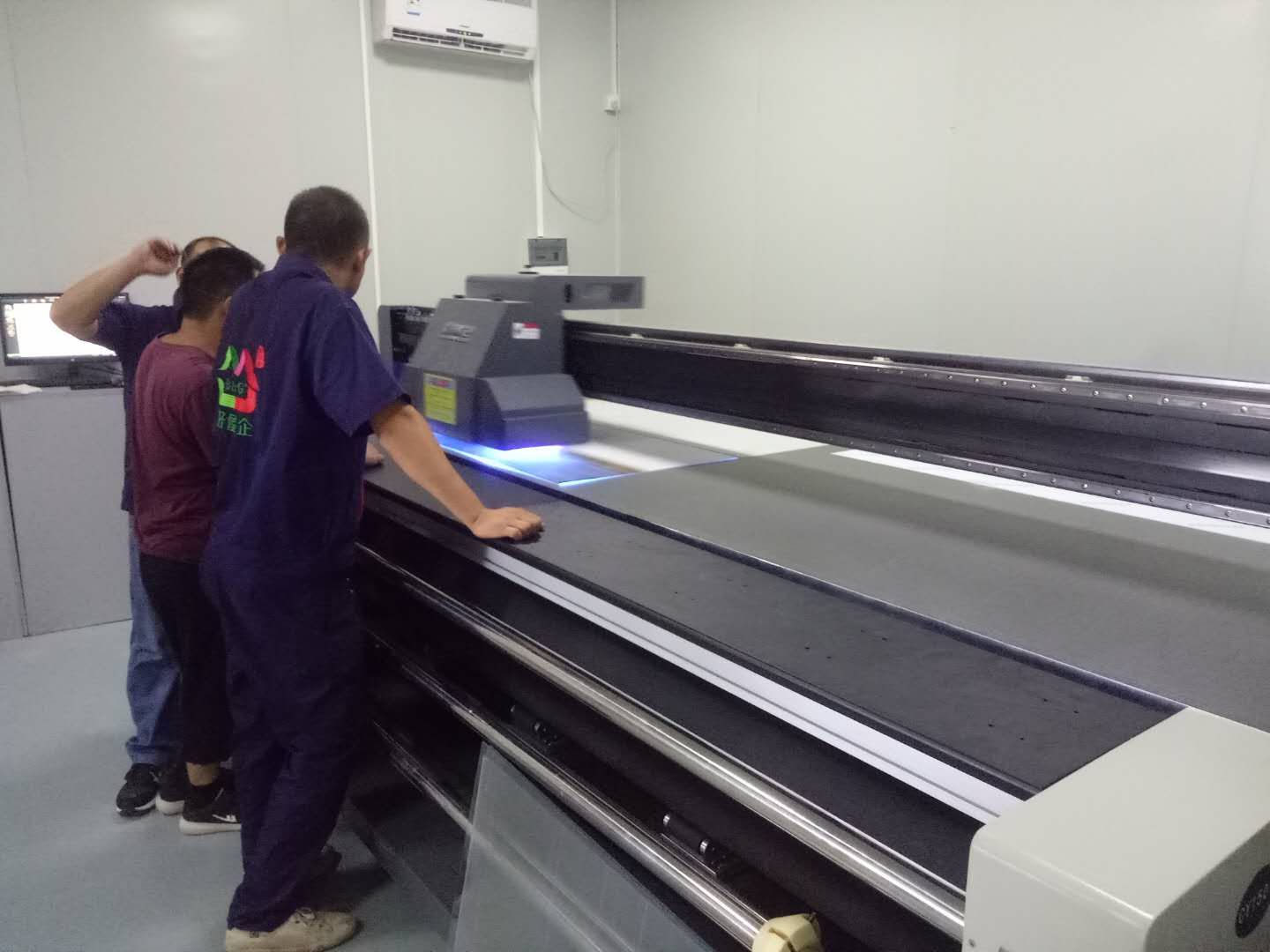 正確使用uv打印機(jī)，保證uv打印機(jī)效果